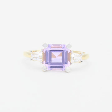Anillo de Oro 14k de Diseño Cuadrado con Incrustación de Zirconia en los Laterales mod. 9303