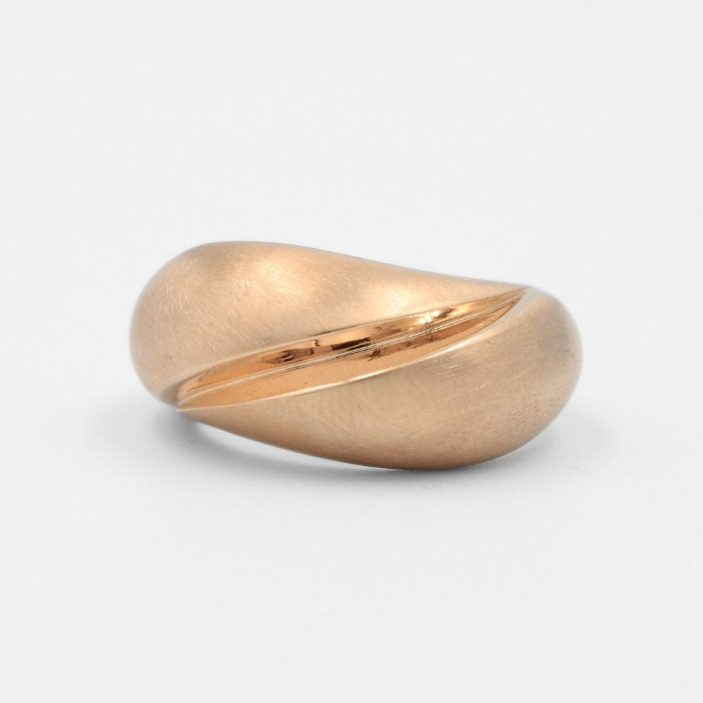 Anillo de Oro Rosa 14k Estilo Chunky Hueco de Tono Mate con Línea Brillante mod. 8352