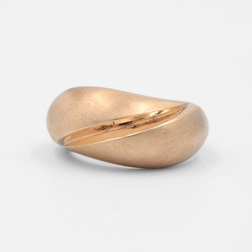 Anillo de Oro Rosa 14k Estilo Chunky Hueco de Tono Mate con Línea Brillante mod. 8352