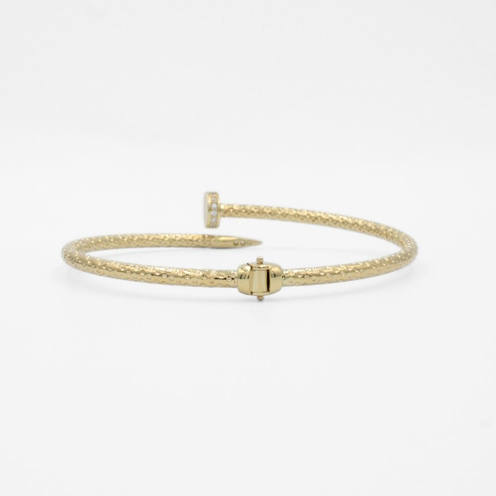 Aro de Oro 14k Diseñado en Forma de Clavo de Diamantado Especial Detallado con Zirconias mod. 9750