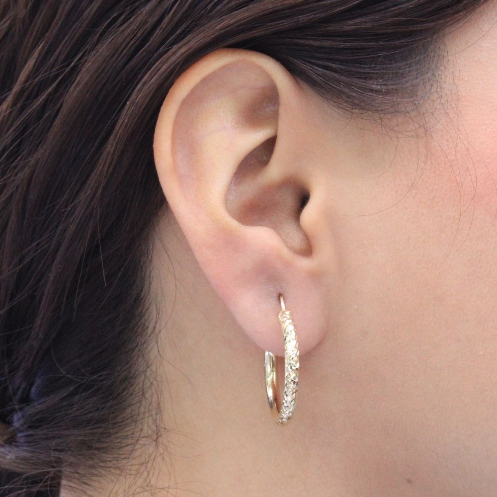 Arracada de Oro 14k Diseño Hueco Redondo con Diamantado mod. 9627