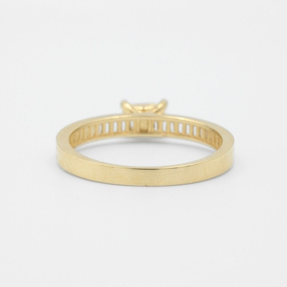 Anillo de Compromiso en Oro 14k Diseño Incrustado y Fino con Zirconia Baguette mod. 8964