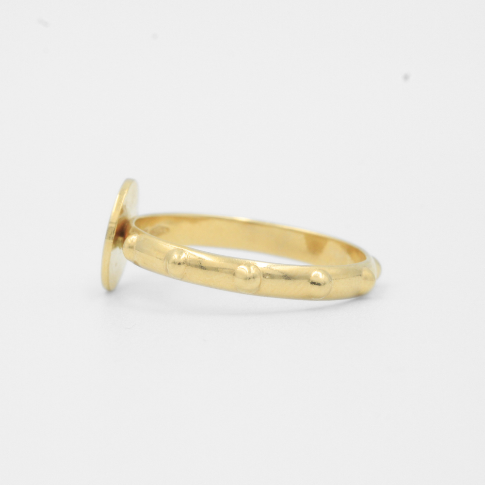 Anillo de Oro 14k Modelo Confort Hueco con Textura de Esferas y Medalla de Virgen Guadalupana mod. 7975