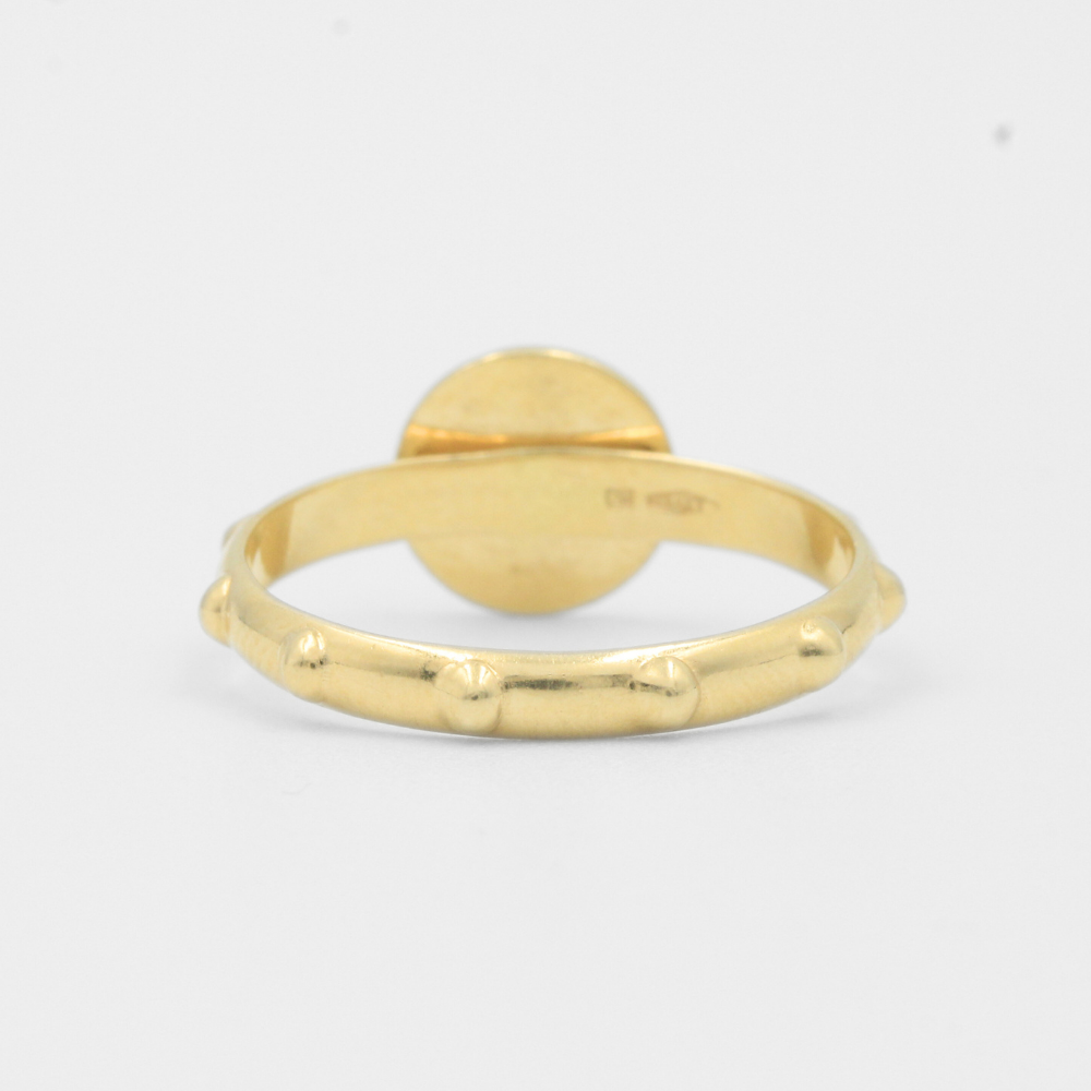 Anillo de Oro 14k Modelo Confort Hueco con Textura de Esferas y Medalla de Virgen Guadalupana mod. 7975