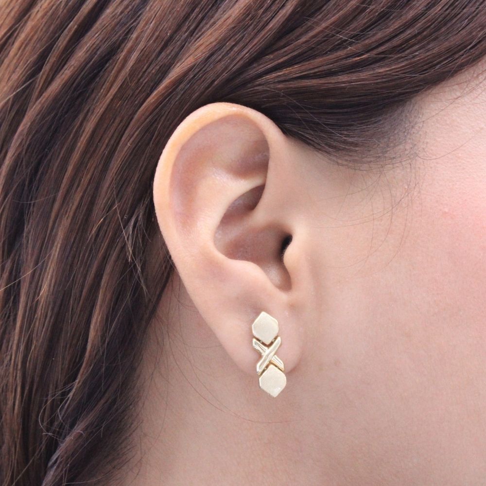 Arete de Oro 14k Diseño Hueco XO Amarillo de Tono Brillante y Mate mod. 8617