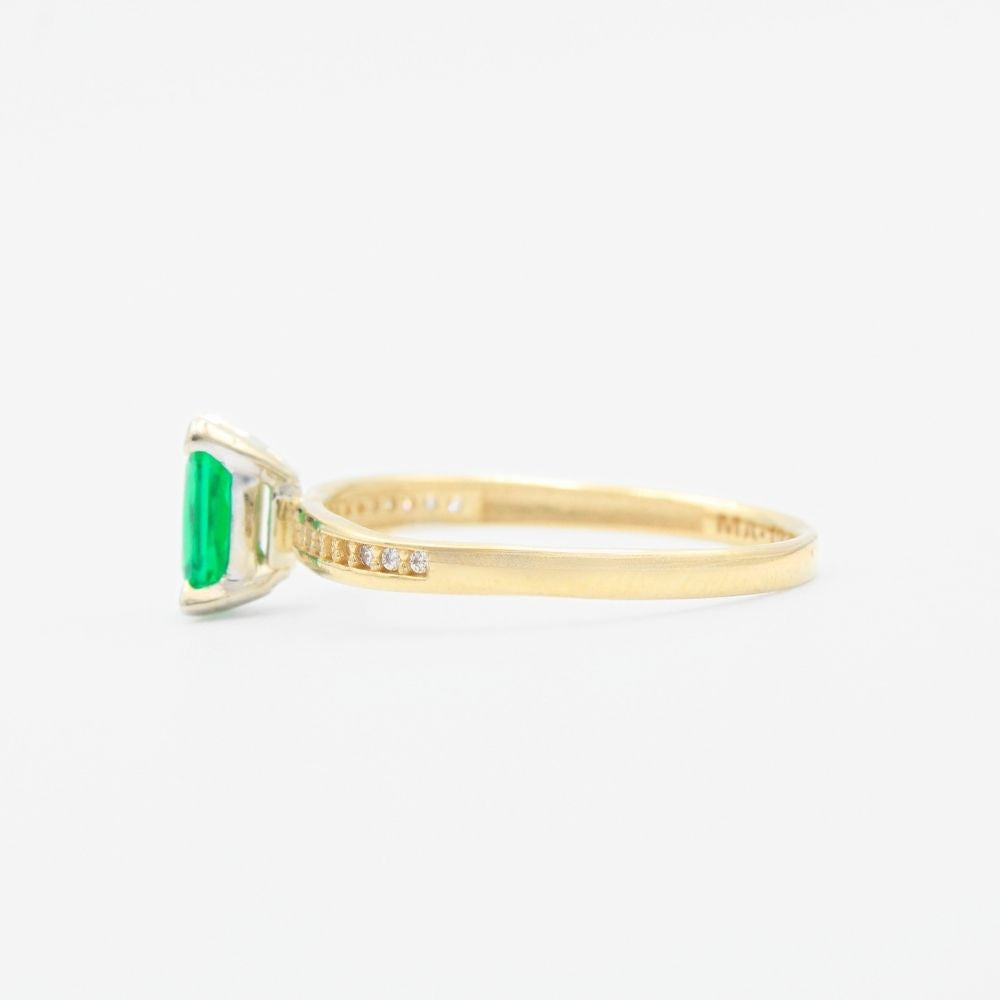 Anillo de Oro 14k de Diseño Rectangular en Color Verde con Incrustación de Zirconia en los Laterales mod. 9304
