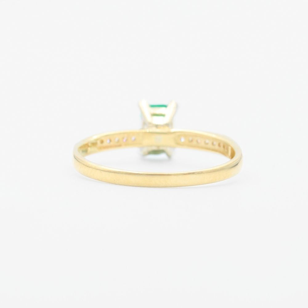 Anillo de Oro 14k de Diseño Rectangular en Color Verde con Incrustación de Zirconia en los Laterales mod. 9304