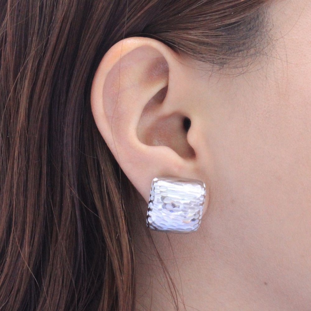 Arete Broche Patente de Oro 14k Hueco e Inflado de Diseño Estilo Chunky con Diamantado mod. 9103