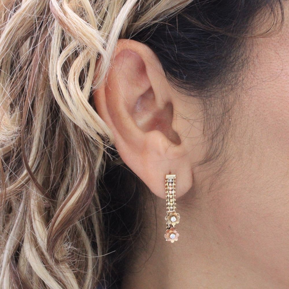 Arete de Oro 14k Diseño Combinado de Petatillo y Flores del Pensamiento con Zirconias mod. 1706