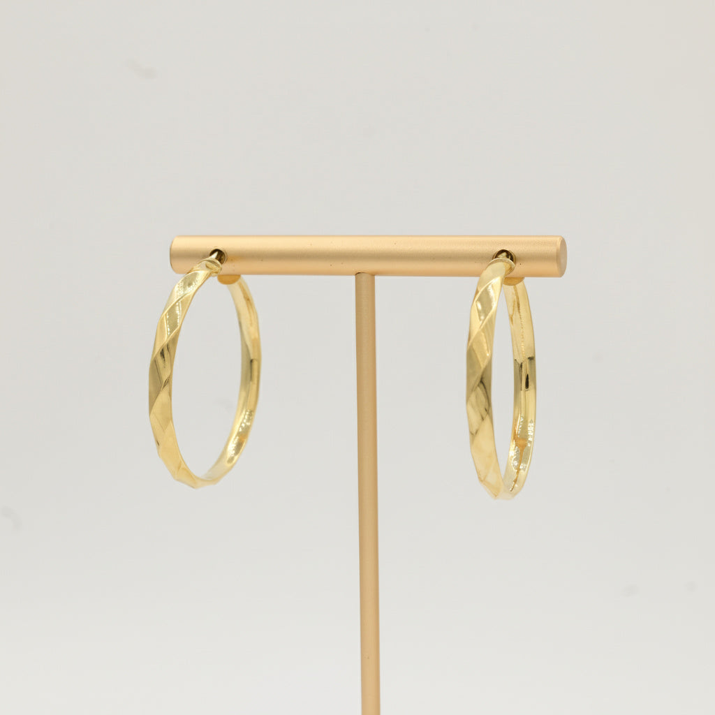 Arracada de Oro 14k Hueco con Diseño Facetado Fino mod. 10028