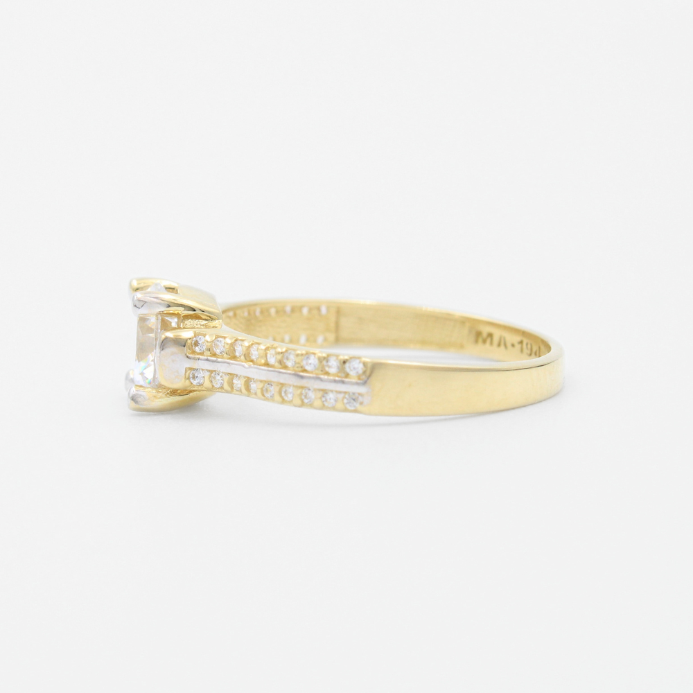 Anillo de Compromiso en Oro 14k Diseño con Línea Brillante de Oro Blanco e Incrustación de Zirconias mod. 9415