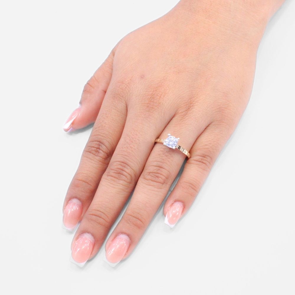 Anillo de Compromiso en Oro 14k con Incrustación Especial de Zirconias Finas mod. 8966