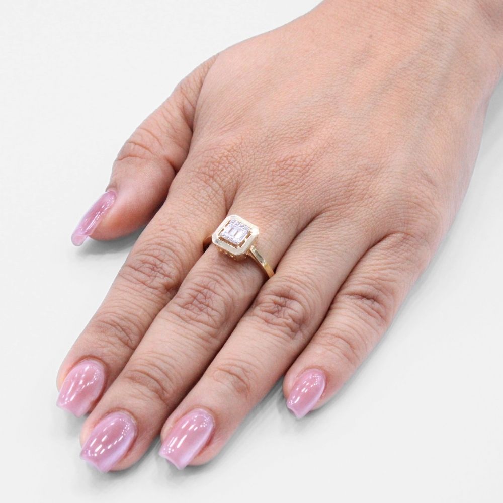 Anillo de Oro 14k Elegante con Zirconias Finas en Bisel Liso mod. 8568