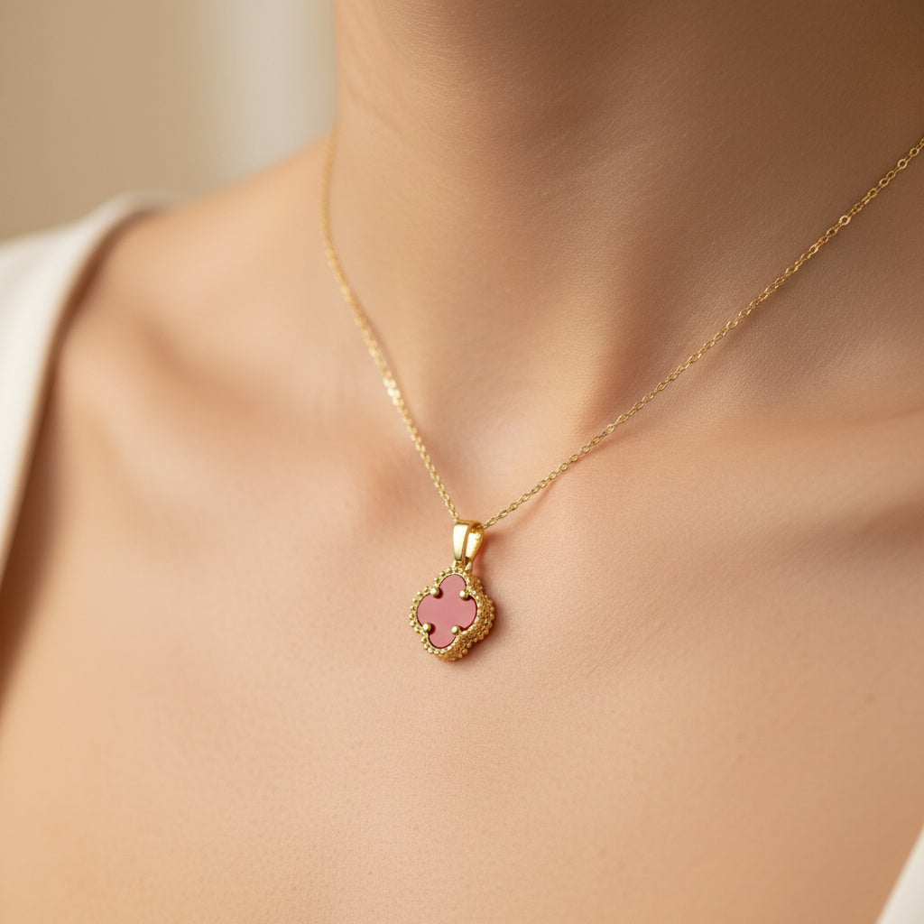 Dije de Oro 14k Diseño de Trébol con Piedra Jaspe color Rojo mod. 10078