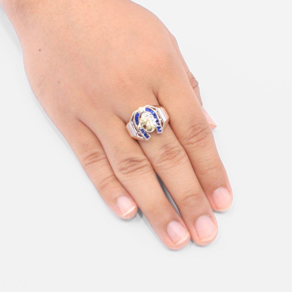 Anillo de Herradura Azul con Caballo Brillante en Oro Florentino mod. 6019