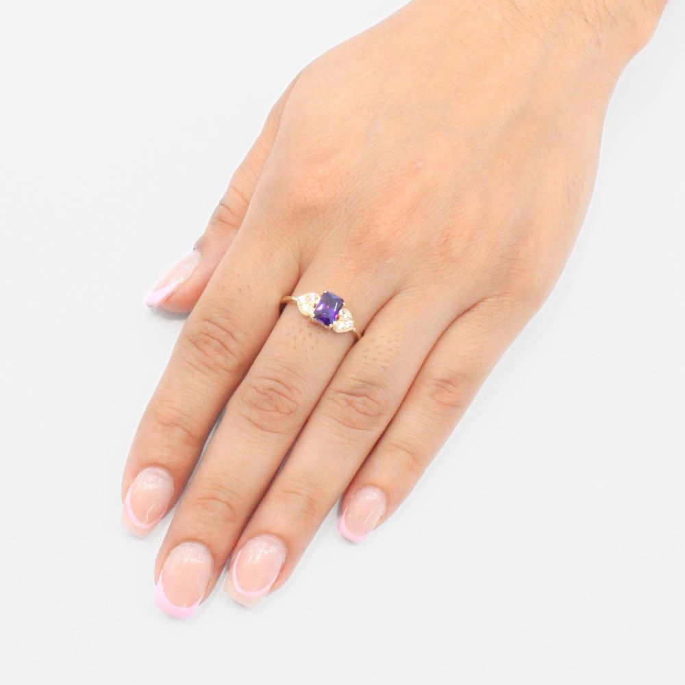 Anillo de Oro 14k con Diseño Cuadrado Incrustado de Zirconia en Color Morado mod. 9208