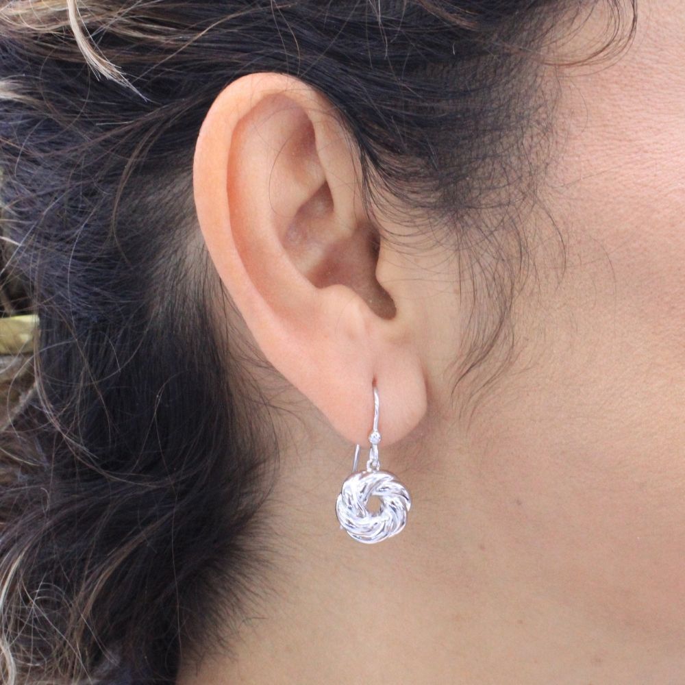 Arete Largo de Oro 14k Hueco de Diseño Espiral Inflado mod. 9099