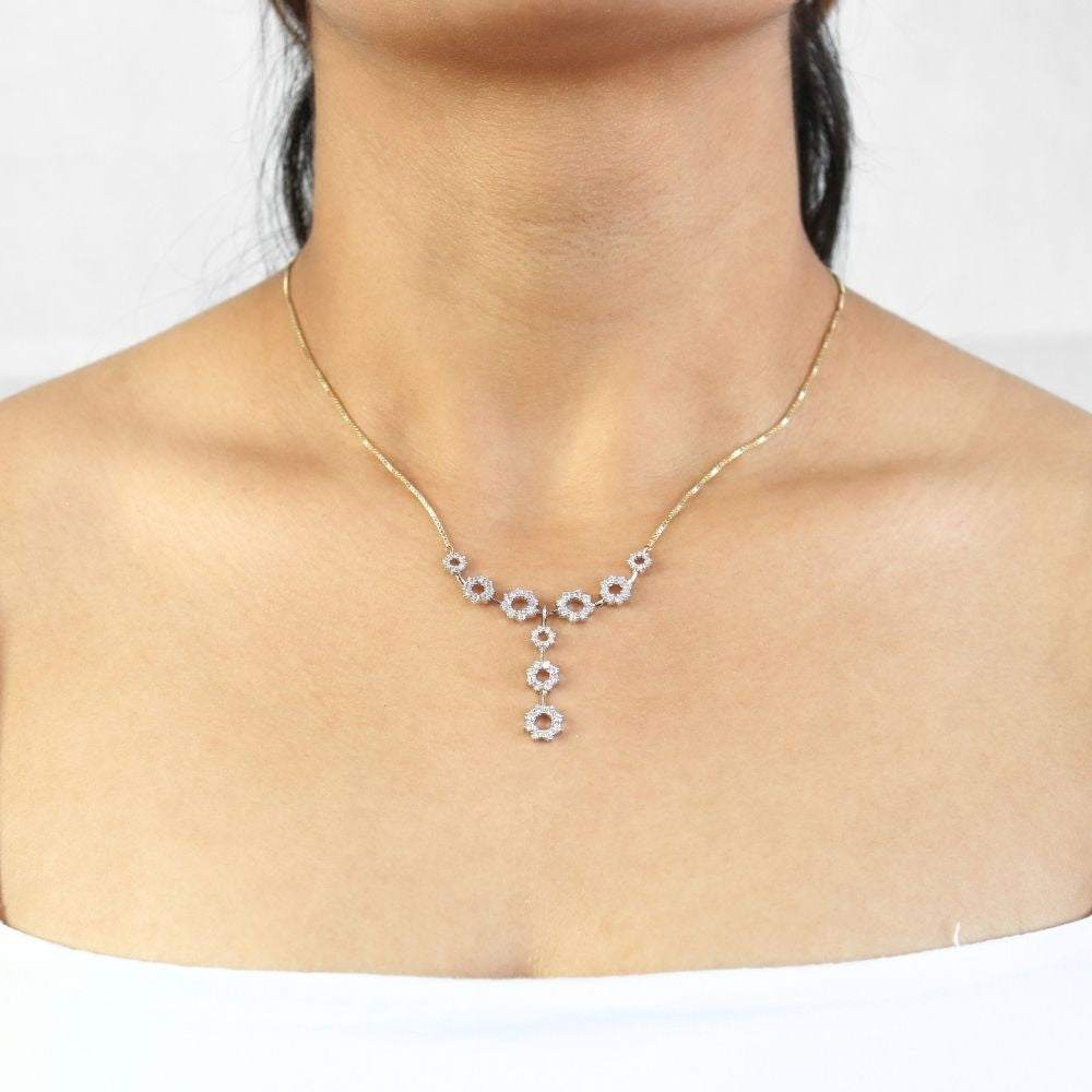 Gargantilla de Oro 14k Diseño de Eslabones en Flor de Zirconias  mod. 4354