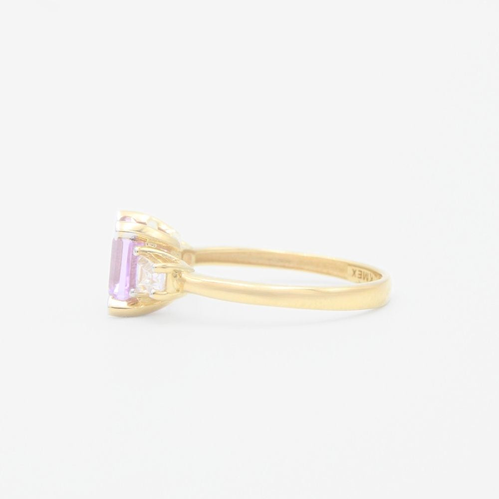 Anillo de Oro 14k de Diseño Cuadrado con Incrustación de Zirconia en los Laterales mod. 9303