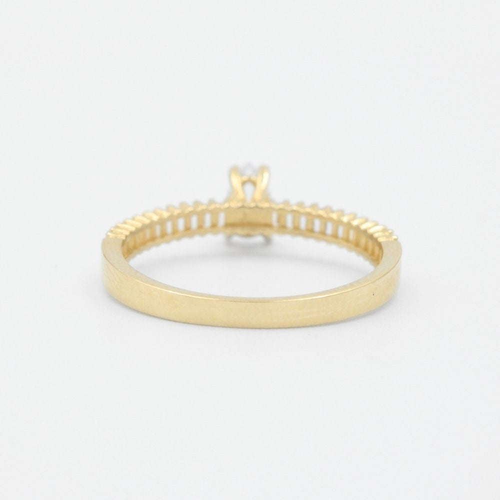 Anillo de Compromiso en Oro 14k con Finas Zirconias Baguette y Zirconia de Gota Brillante  mod. 8968