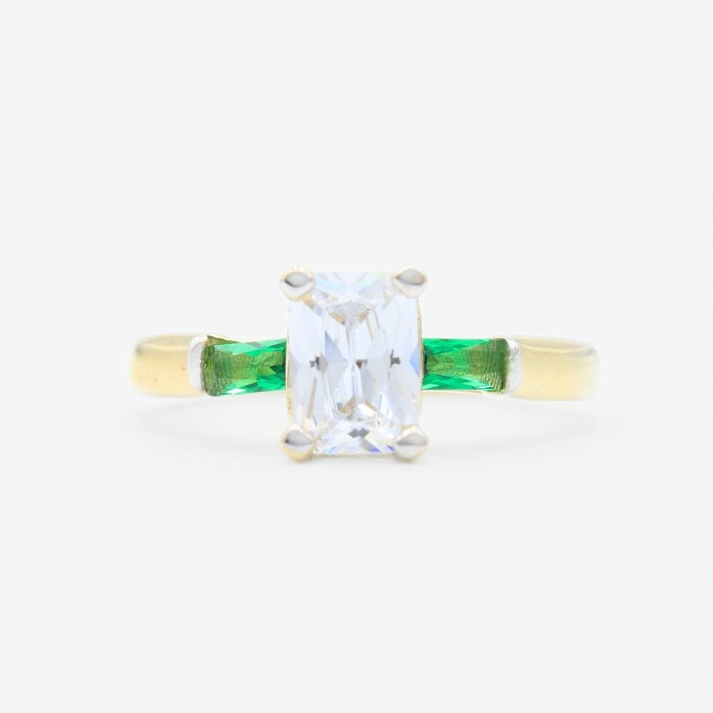 Anillo de Oro 14k de Diseño Rectangular con Incrustación de Zirconia en los Laterales de Color Verde mod. 9308