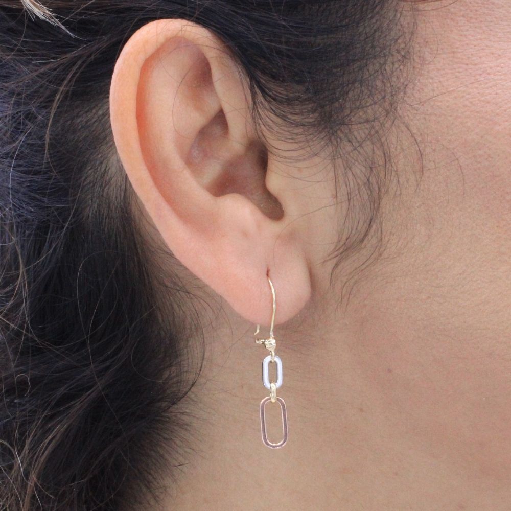 Arete Largo de Oro 14k Hueco con Diseño de Eslabones Elegantes mod. 9100