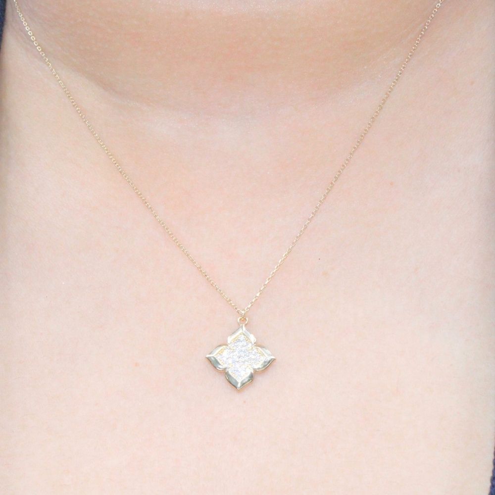 Gargantilla de Oro 14k Flor Especial con Incrustación de Zirconias mod. 8590