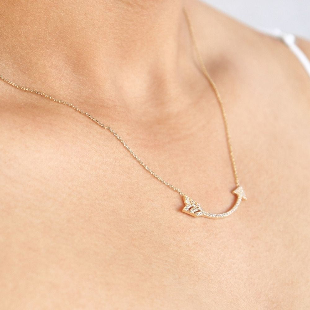 Gargantilla de Oro 14k Diseño de Flecha Curva con Zirconias mod. 3987