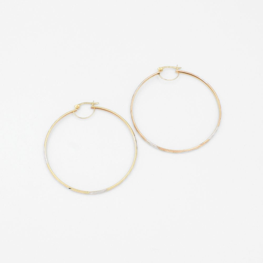 Arracada de Oro 14k Florentino con Diseño Mate y Diamantado de Ramillete mod. 9137