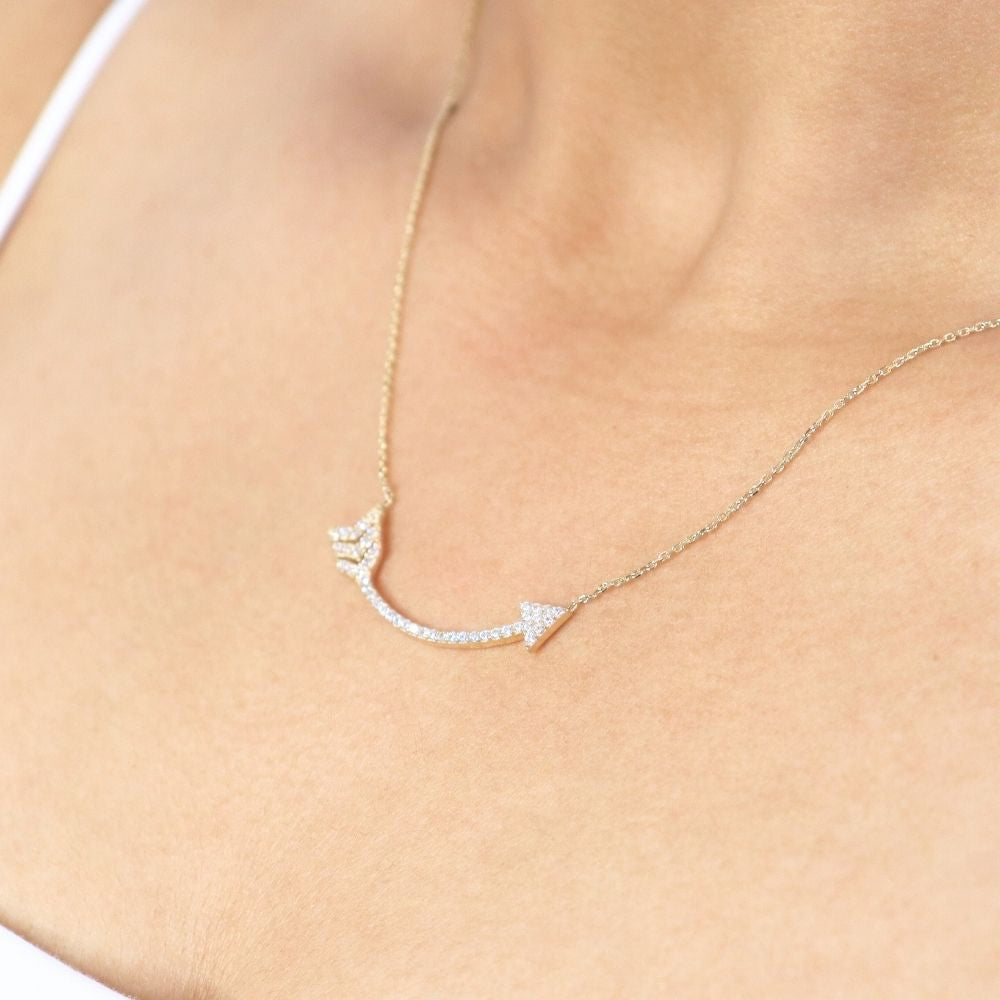 Gargantilla de Oro 14k Diseño de Flecha Curva con Zirconias mod. 3987