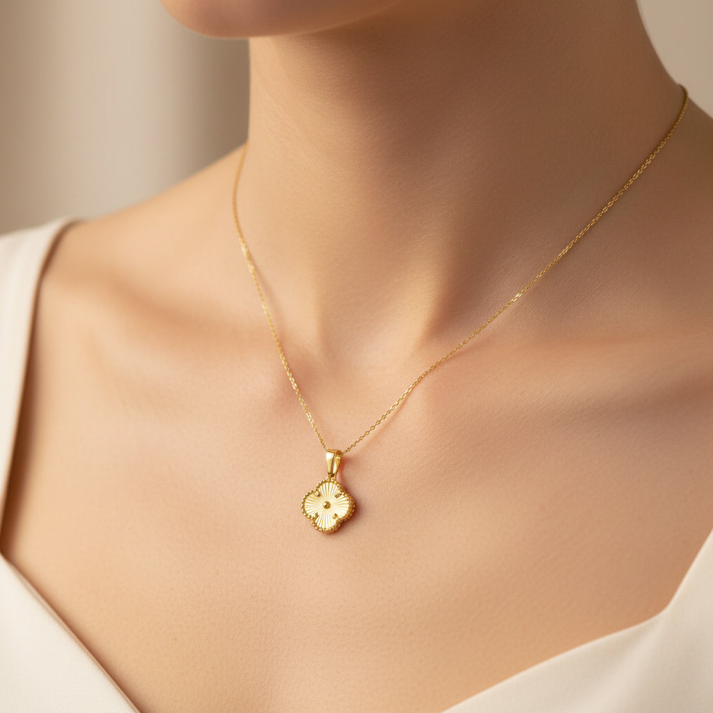 Dije de Oro 14k Diseño Hueco de Trébol Diamantado mod. 10081