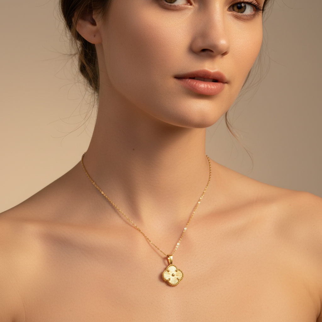 Dije de Oro 14k Diseño Hueco de Trébol Diamantado mod. 10081