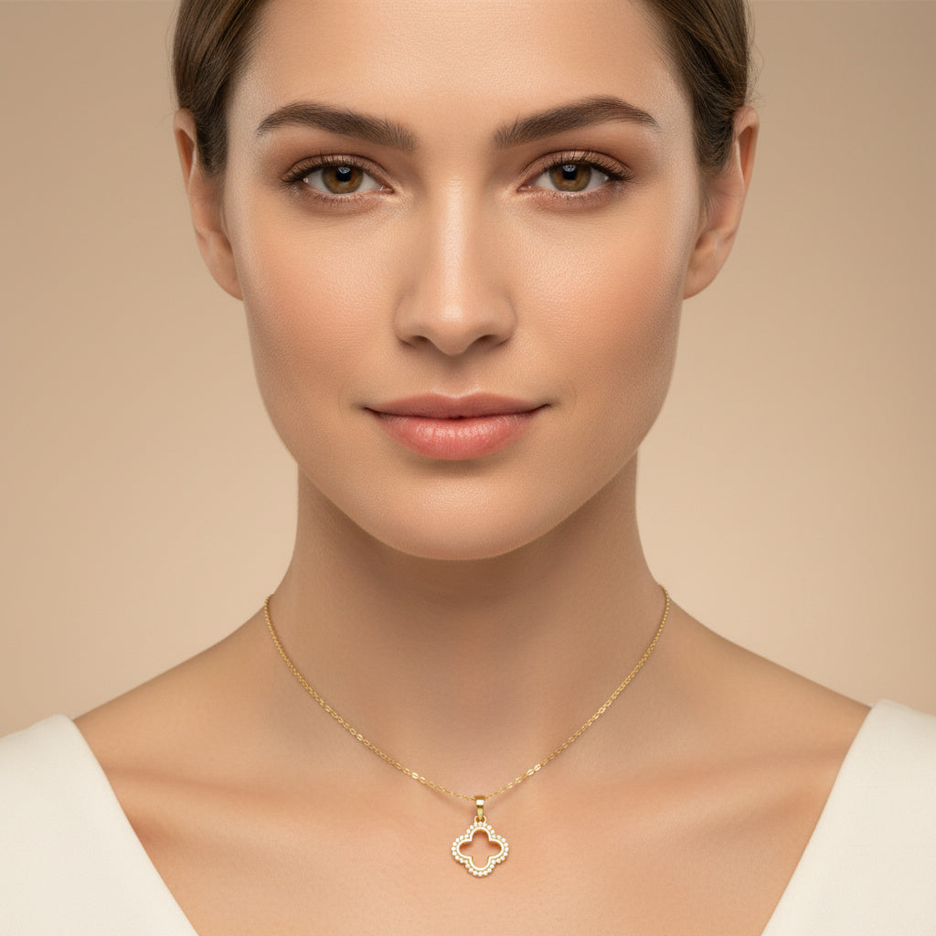 Dije de Oro 14k Diseño de Trébol con Halo de Zirconias mod. 10082