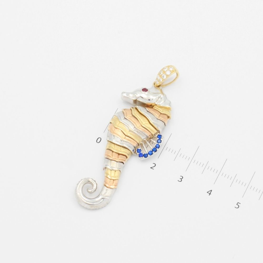Dije de Oro 14k Diseño de Caballito de Mar Incrustado de Zirconias mod. 9448