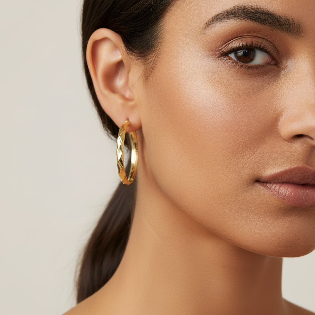 Arracada de Oro 14k Hueco con Diseño Facetado Fino mod. 10028