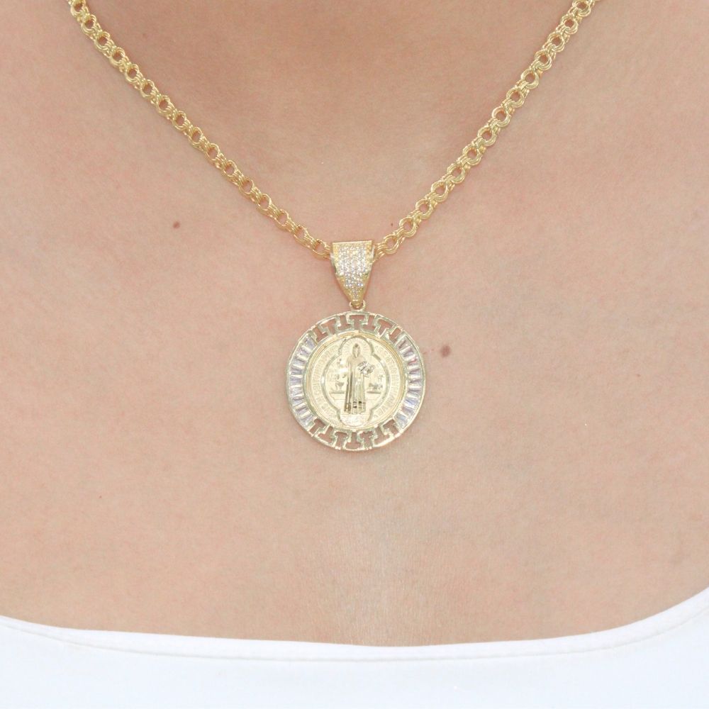 Medalla de Oro 14k San Judas en Modelo Incrustado con Zirconias Baguette y Diamantado Fino mod. 9872