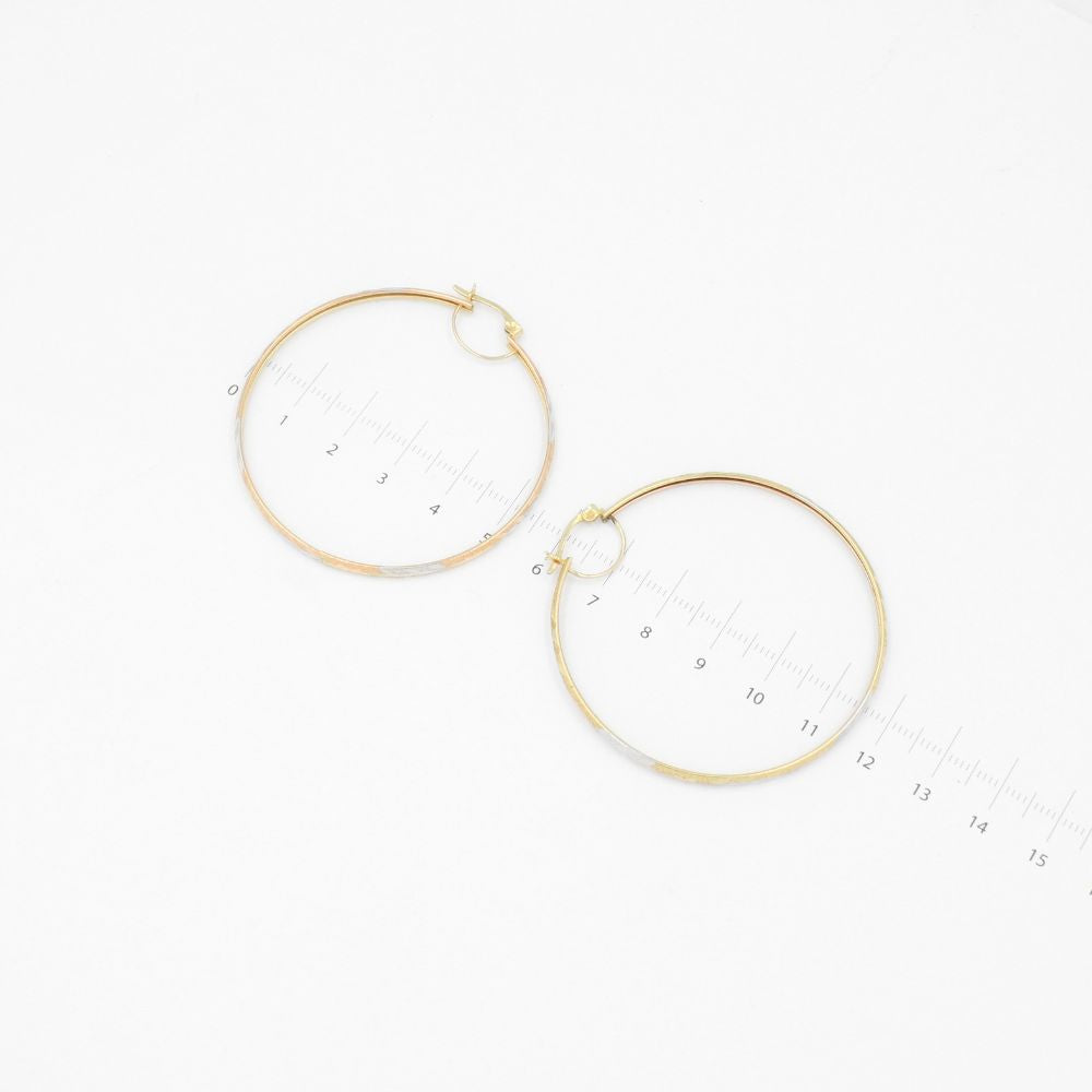 Arracada de Oro 14k Florentino con Diseño Mate y Diamantado de Ramillete mod. 9137