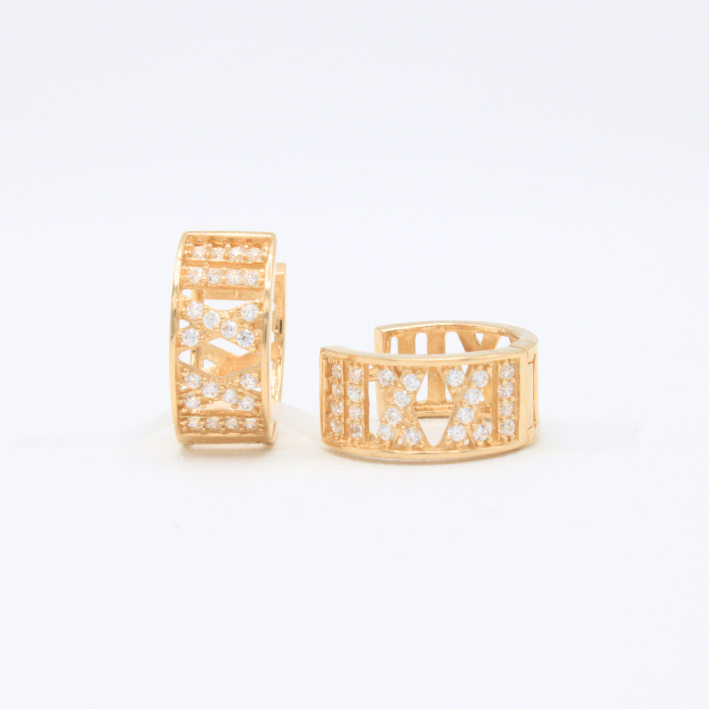 Grapa de Oro 14k Diseño de Números Romanos mod. 11012
