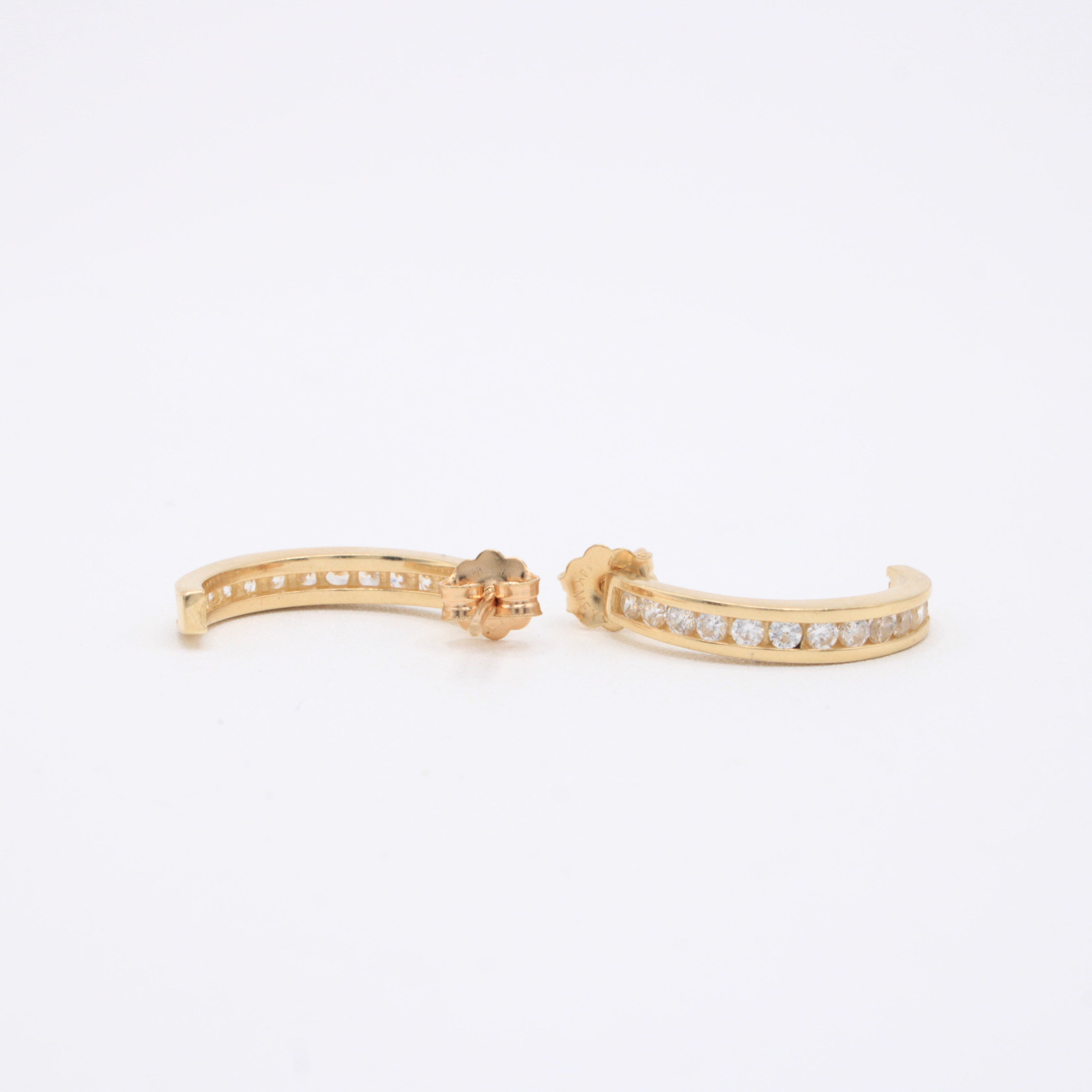 Arete de Oro 14k Semicirculo con Incrustación de Zirconias mod. 11007
