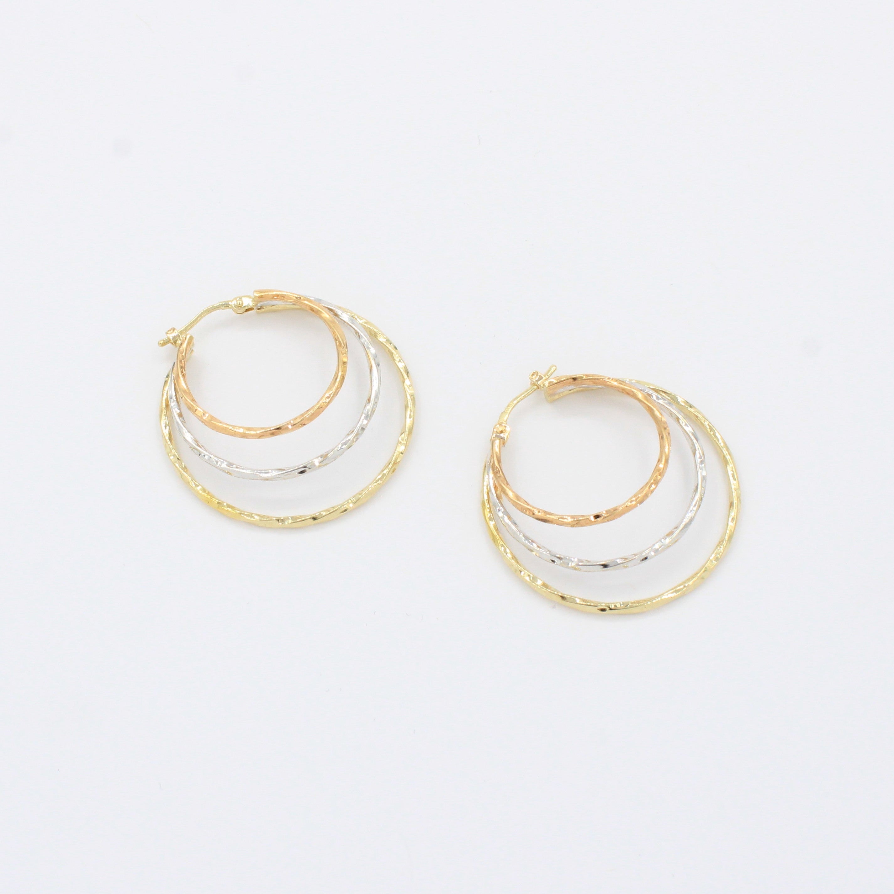 Arracada de Oro 14k Diseño Doble Aro con Acabado Diamantado mod. 10490