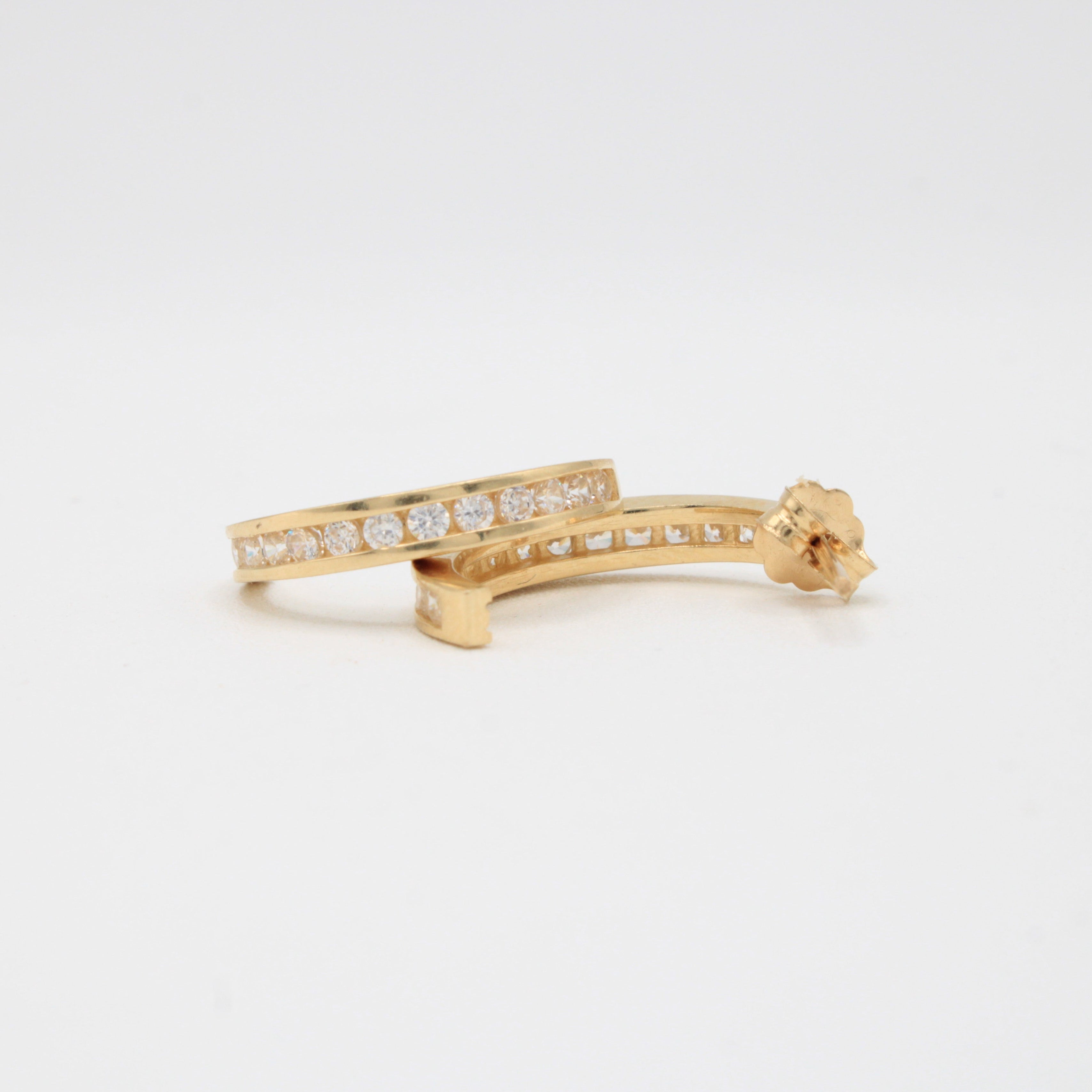 Arete de Oro 14k Semicirculo con Incrustación de Zirconias mod. 11007