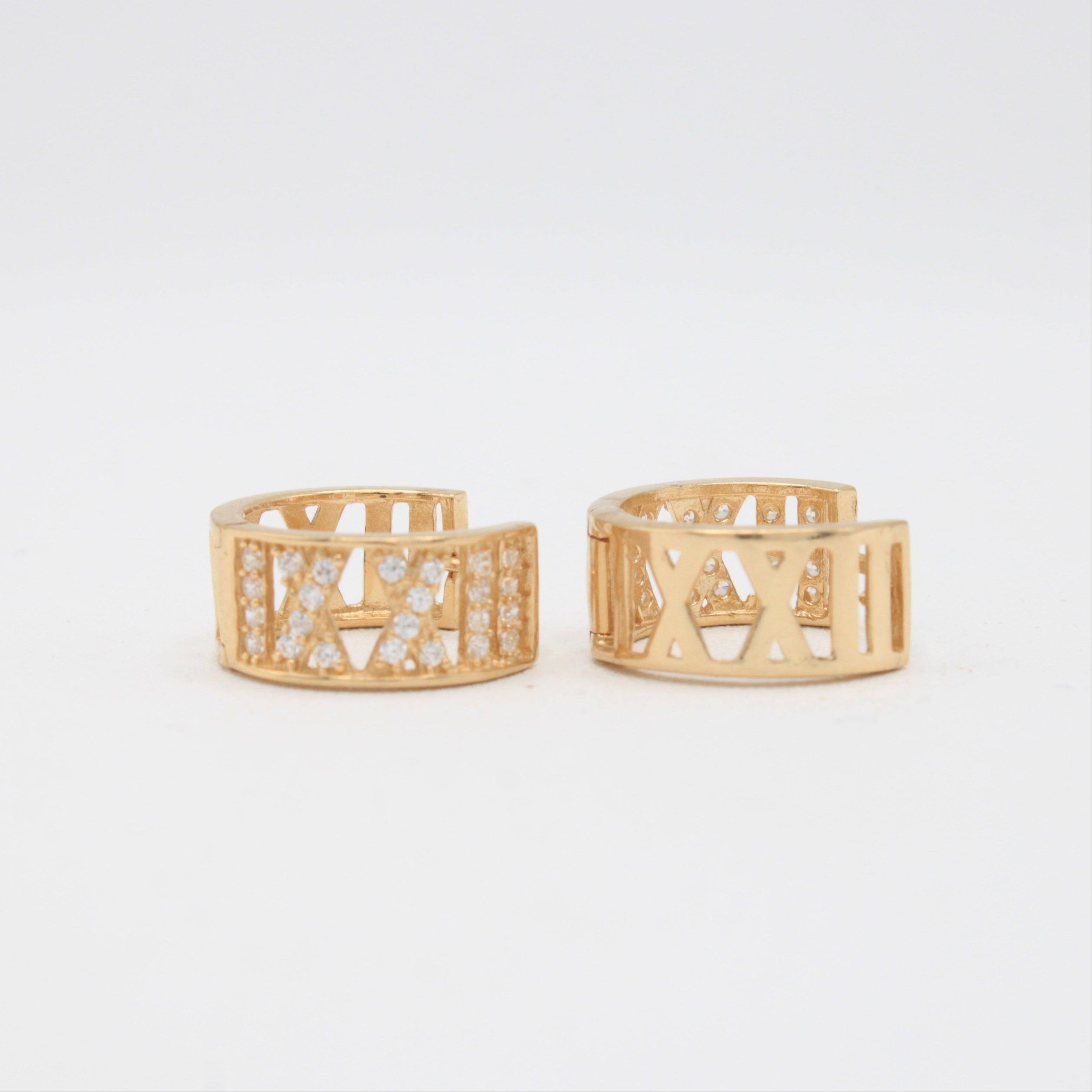 Grapa de Oro 14k Diseño de Números Romanos mod. 11012