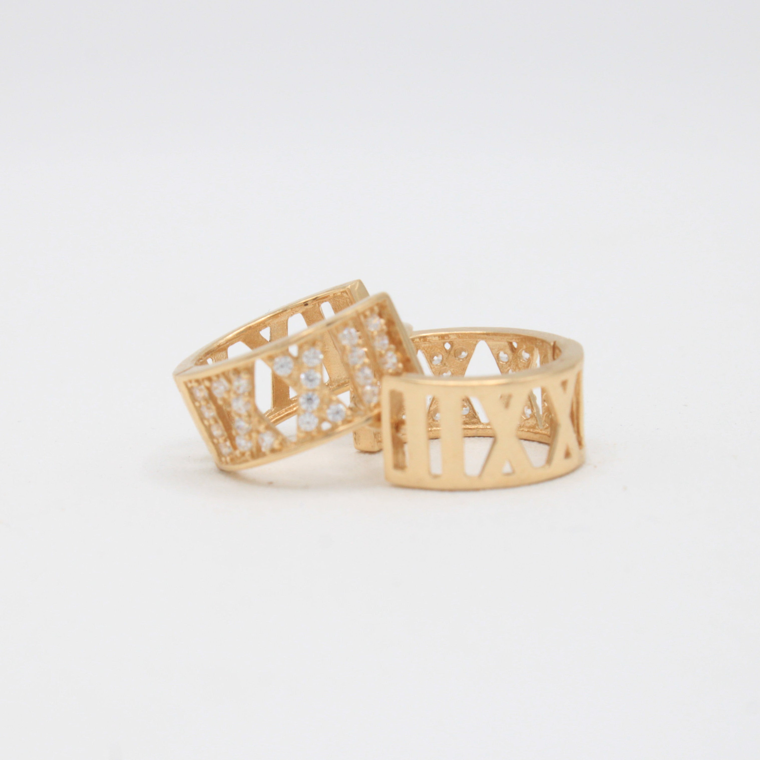 Grapa de Oro 14k Diseño de Números Romanos mod. 11012
