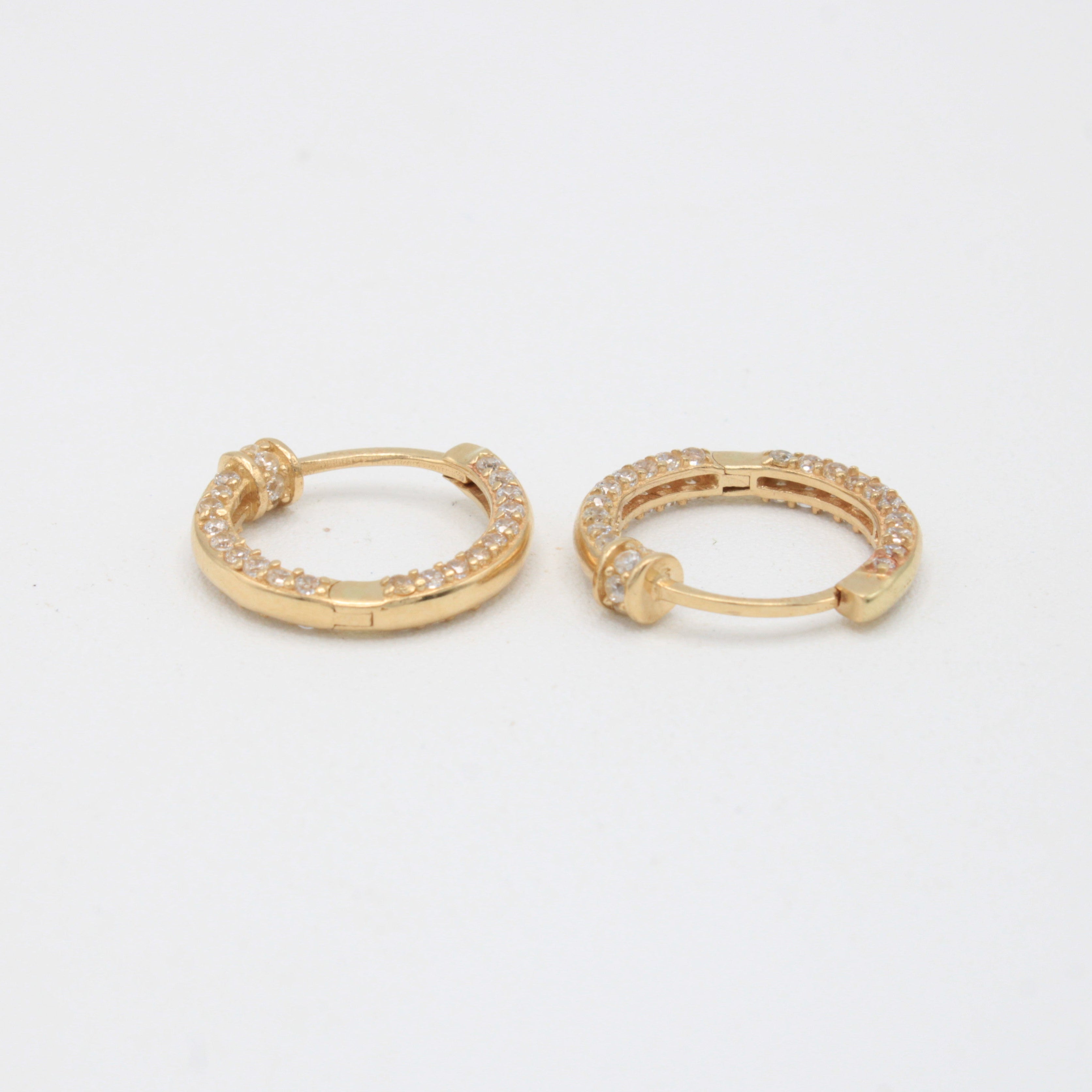 Grapa de Oro 14k con Incrustación de Zirconias a los Lados mod. 11013