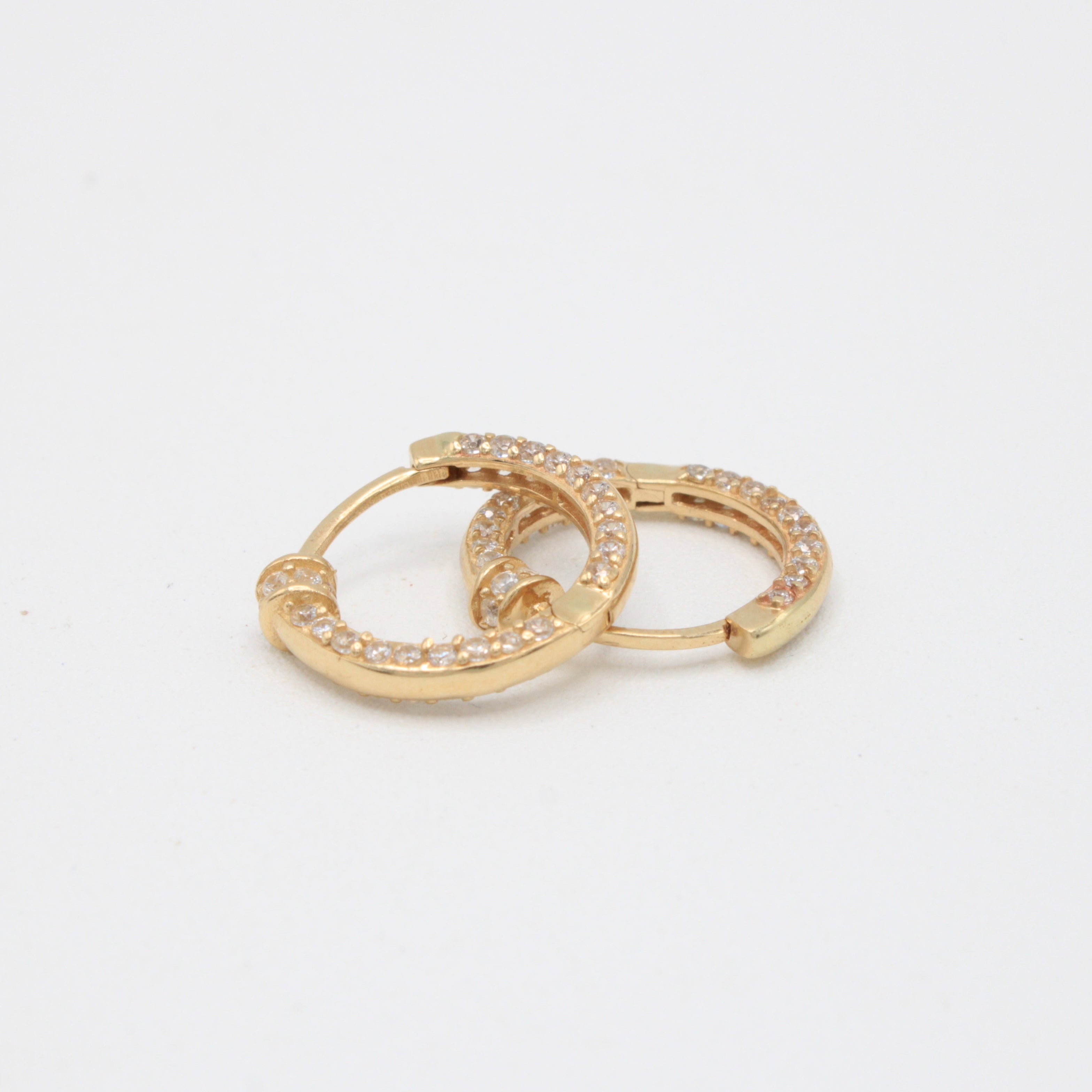 Grapa de Oro 14k con Incrustación de Zirconias a los Lados mod. 11013