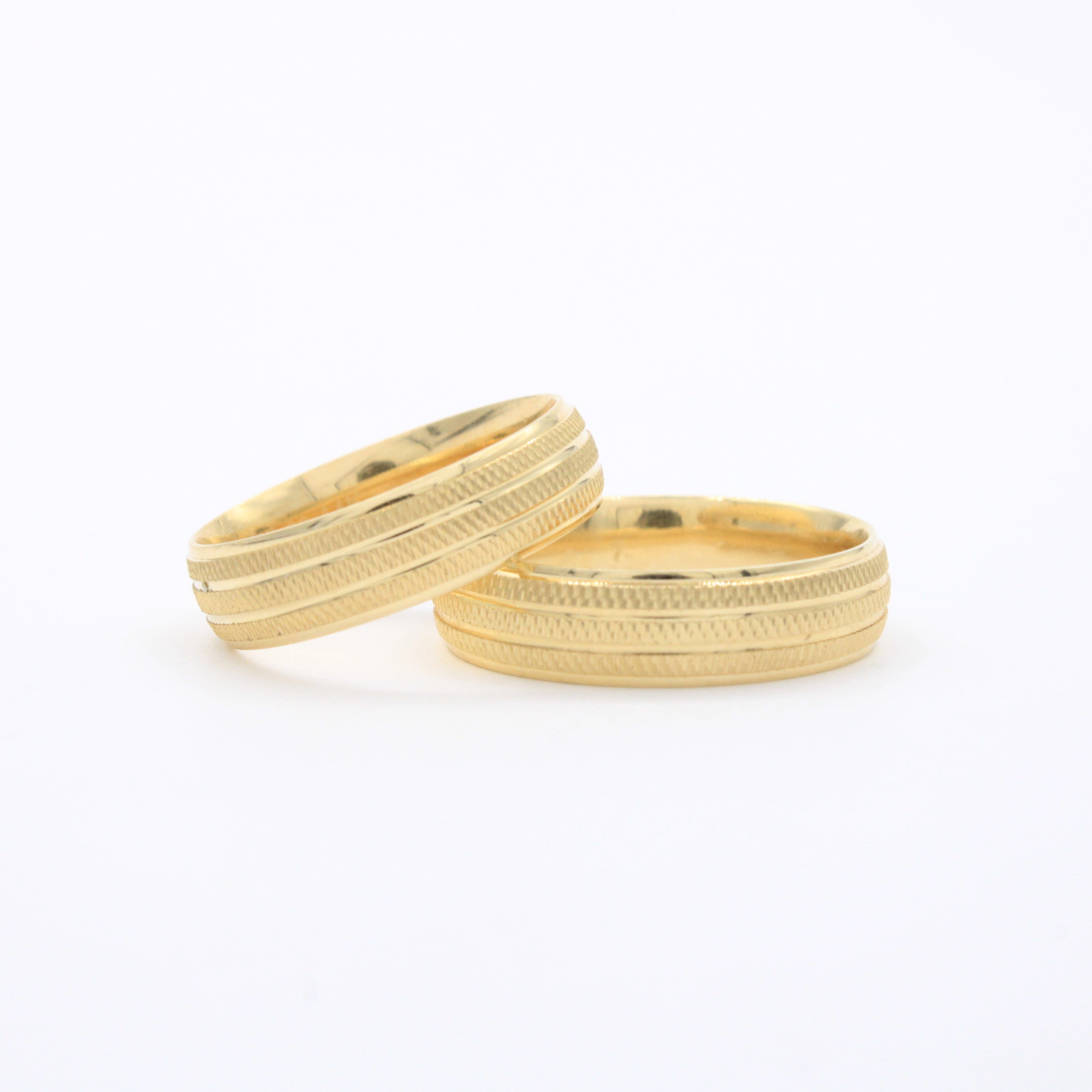 Argollas de Matrimonio de Oro 14k Diseño Confort Mate Martillado mod. 10617
