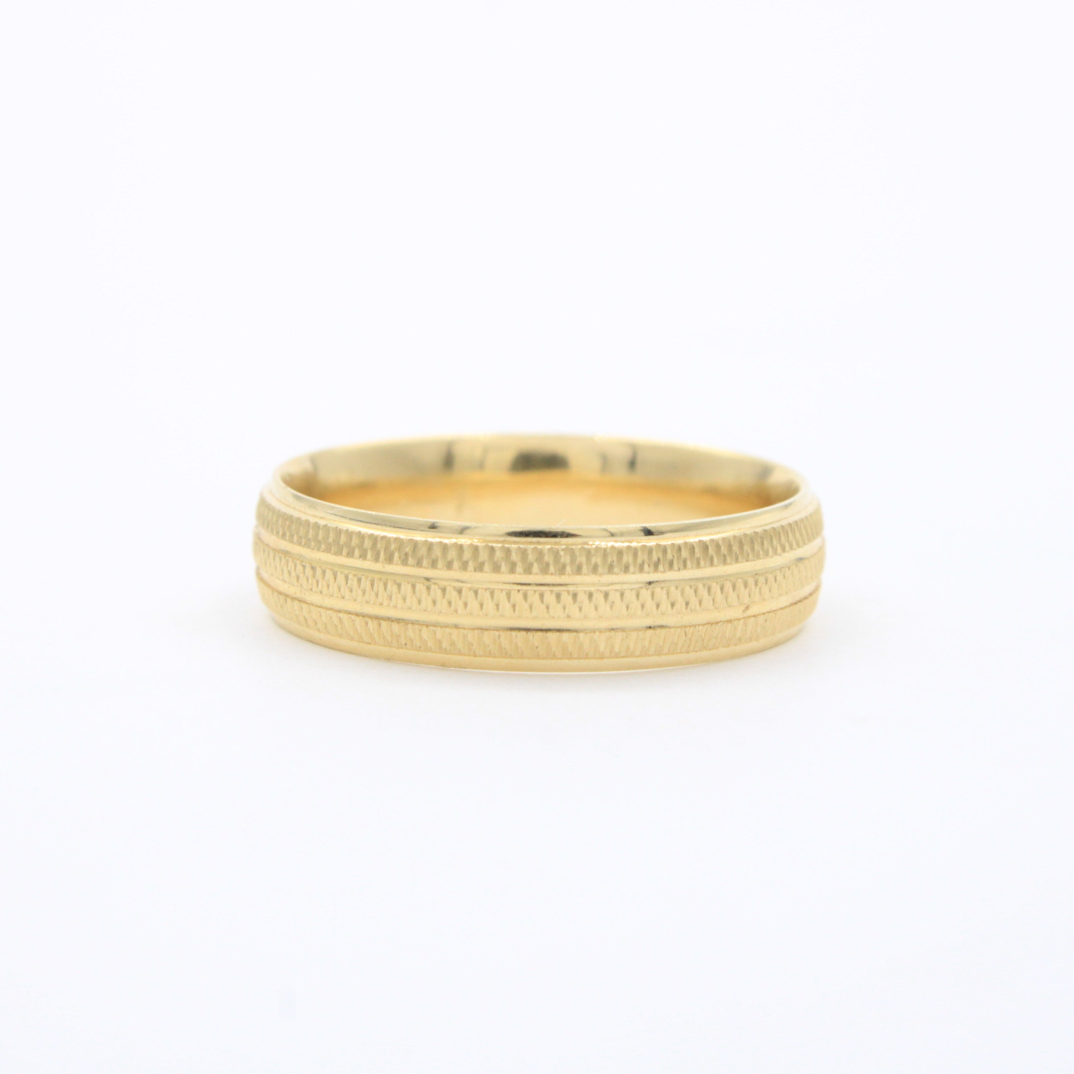 Argollas de Matrimonio de Oro 14k Diseño Confort Mate Martillado mod. 10617