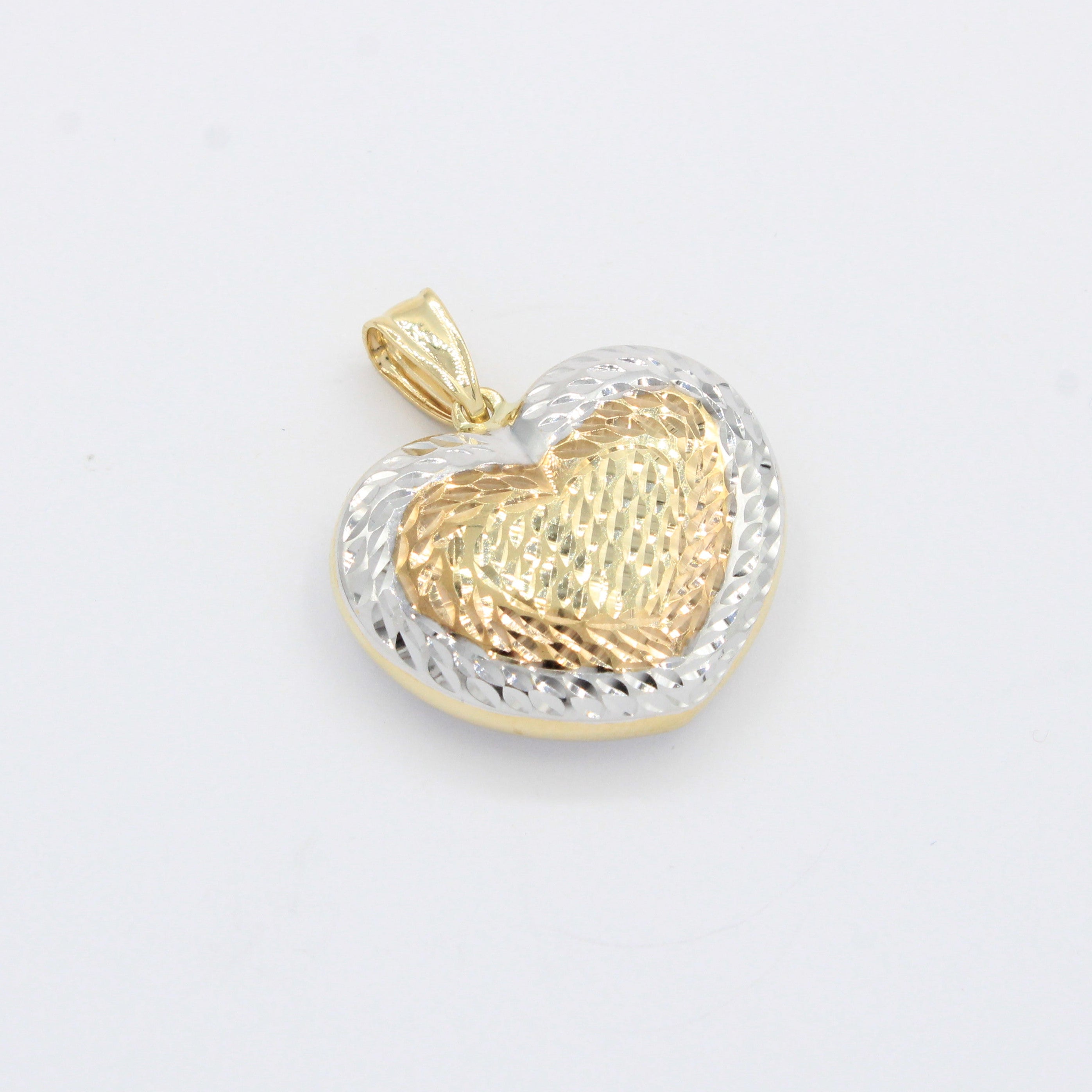 Dije de Oro 14k Corazón en Modelo Inflado Hueco con Diamantado Fino mod. 10508