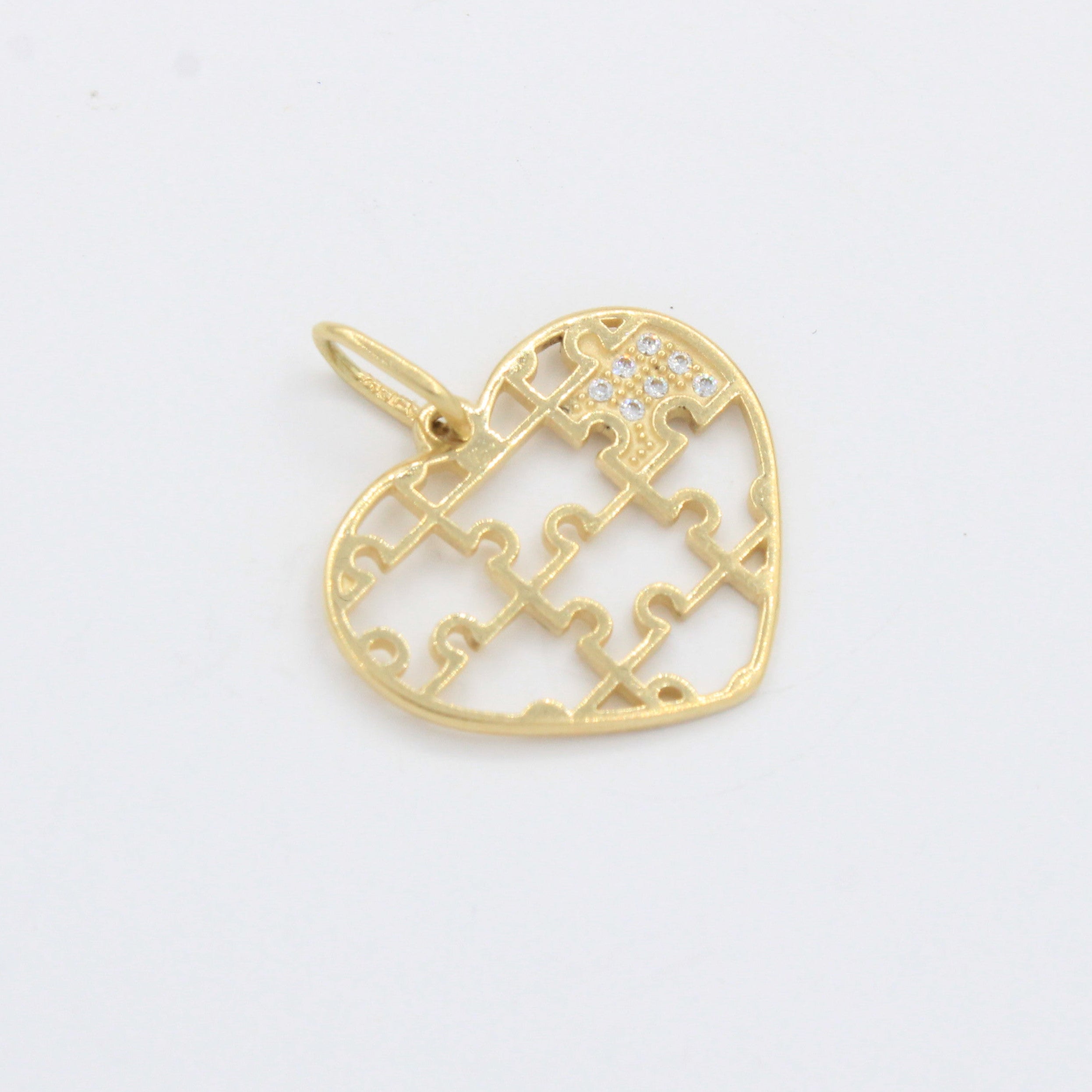 Dije de Oro 14k Corazón Rompecabeza con Pieza de Zirconias Finas mod. 10515