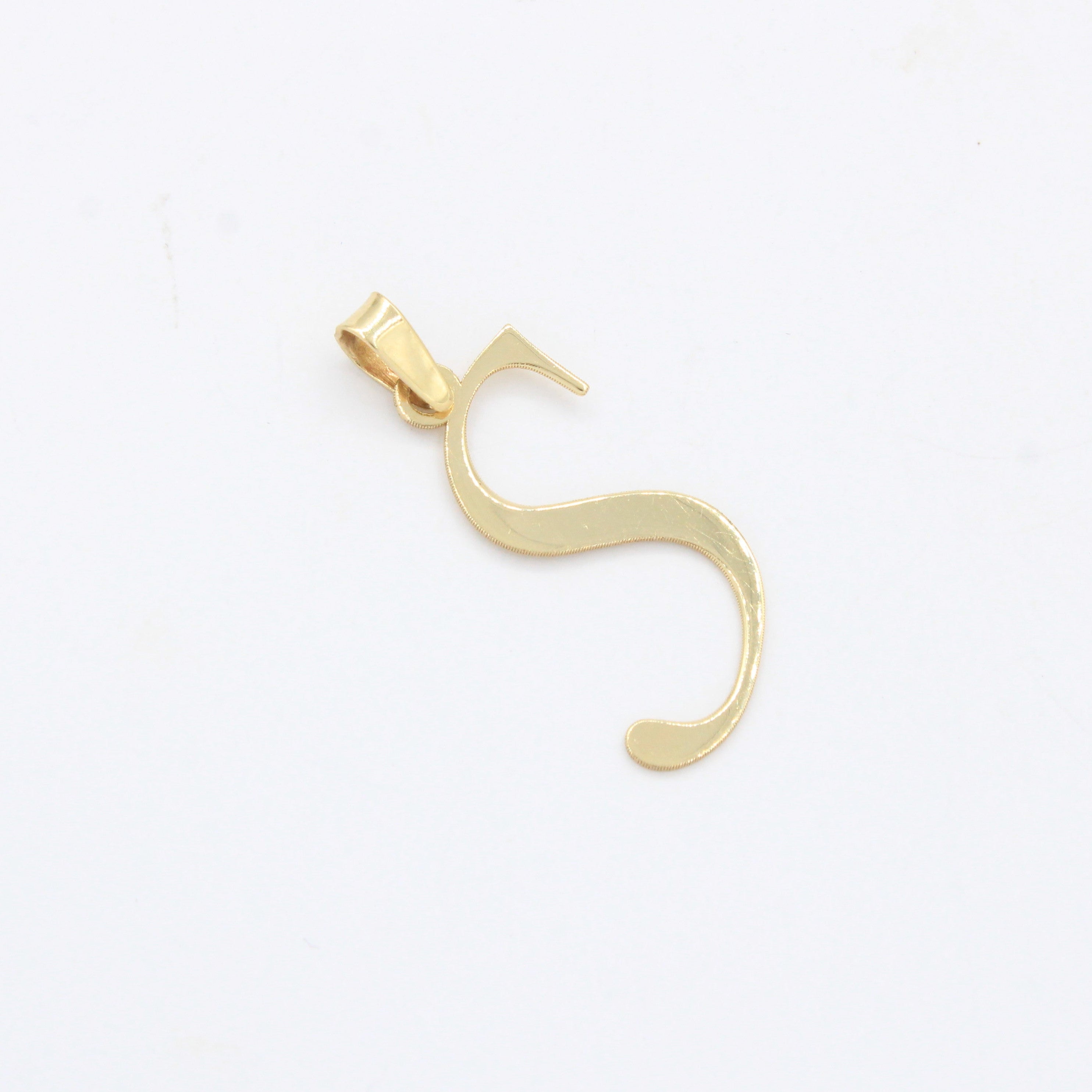 Dije de Oro 14k Modelo de Inicial S Estilo Cursiva Lisa y Brillante mod. 10555